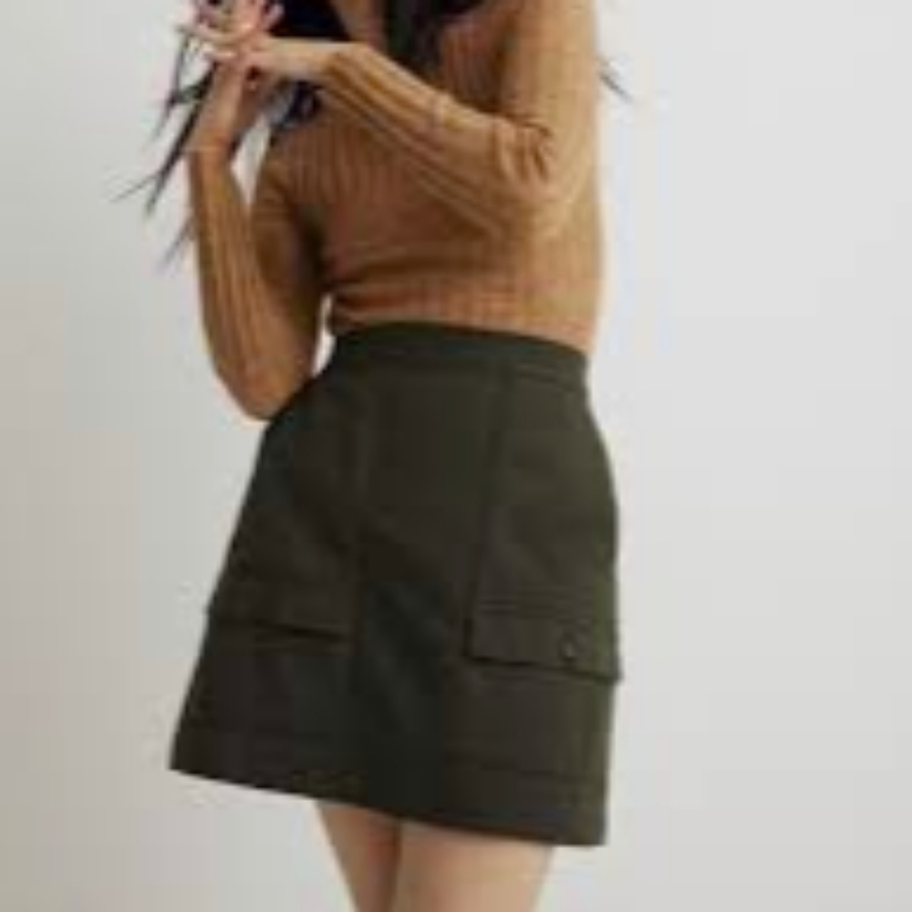 Madewell wool blend cargo mini skirt, size 8, heather expedition green